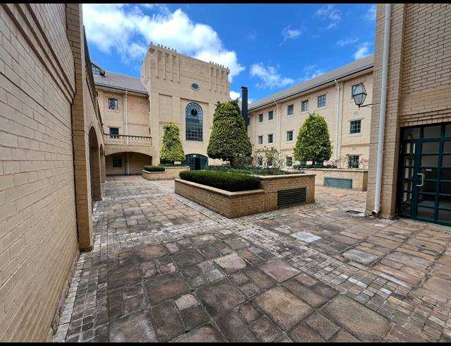 605M² OFFICE TO LET IN SUNNINGHILL